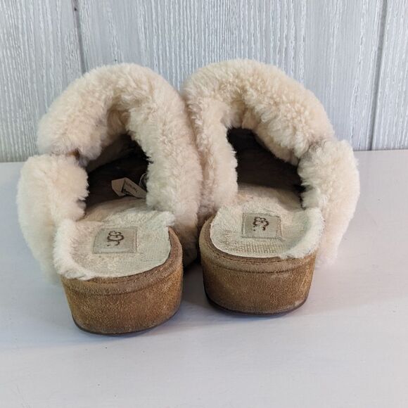 UGG Elanor Suede Mules Slip On Sheepskin Lining EUC SZ 6 - Picture 5 of 8